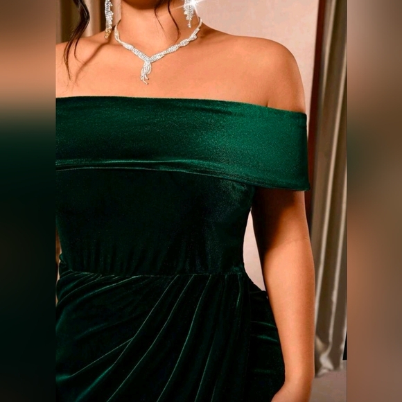 New Luxe Off Shoulder Wrap Front Velvet Dress Gown PLUS Dark Green - Picture 3 of 8